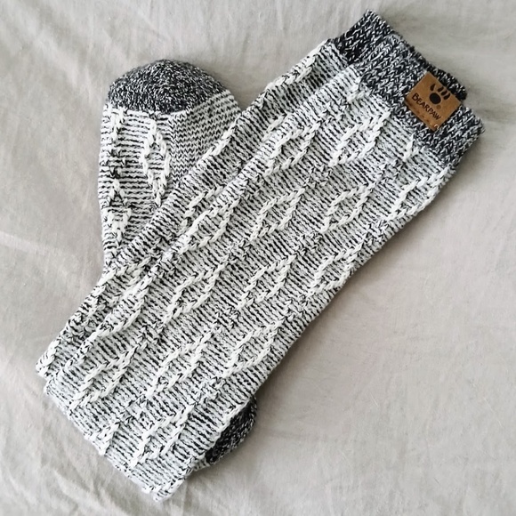 NWOT BearPaw Women's Garter Stitch Diamond Cable Socks Size 5-10 - Picture 3 of 4